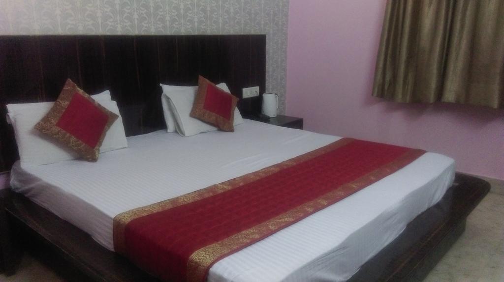 Hotel Surya Plaza Нью-Делі Номер фото