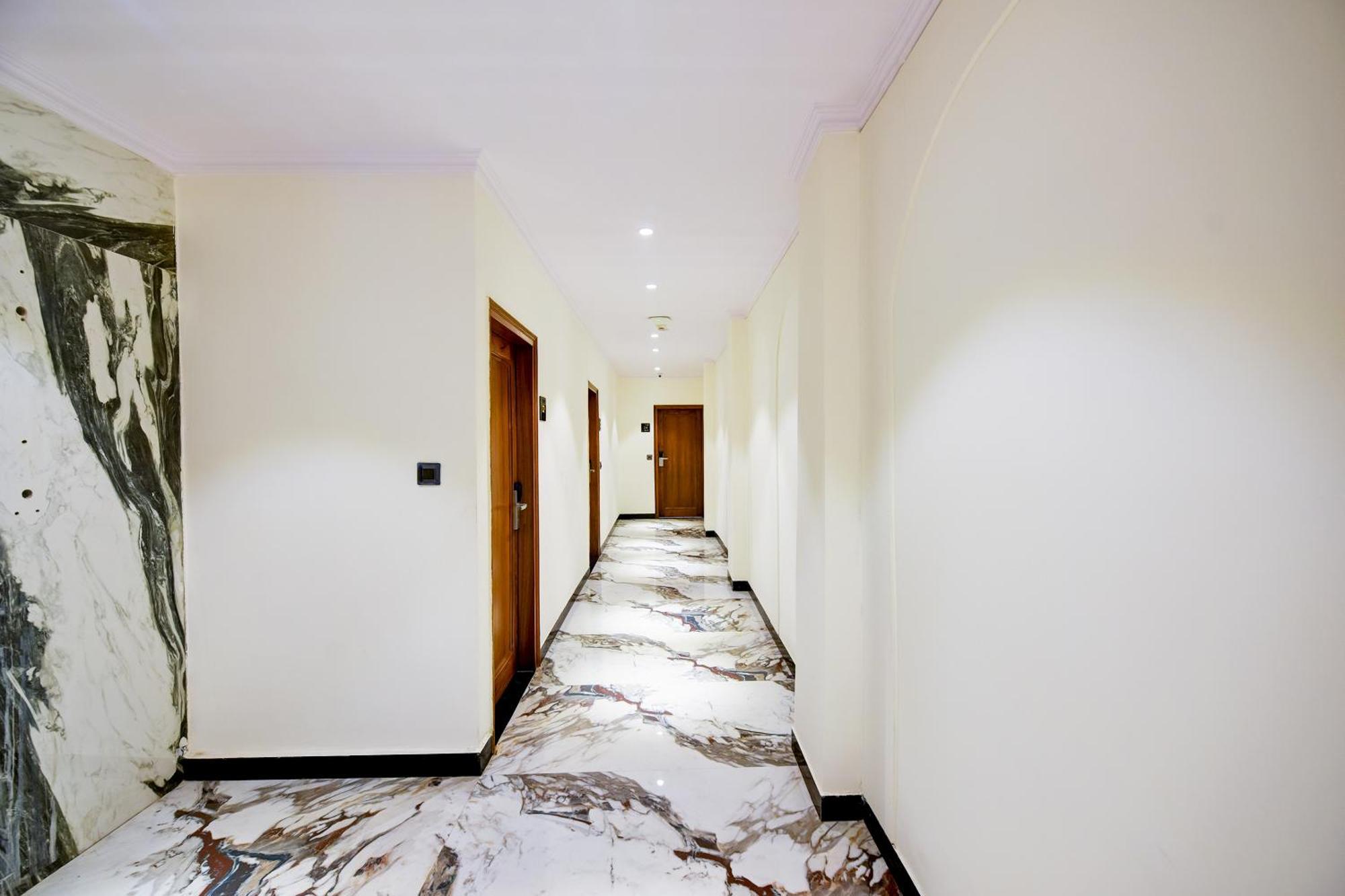 Hotel Surya Plaza Нью-Делі Екстер'єр фото