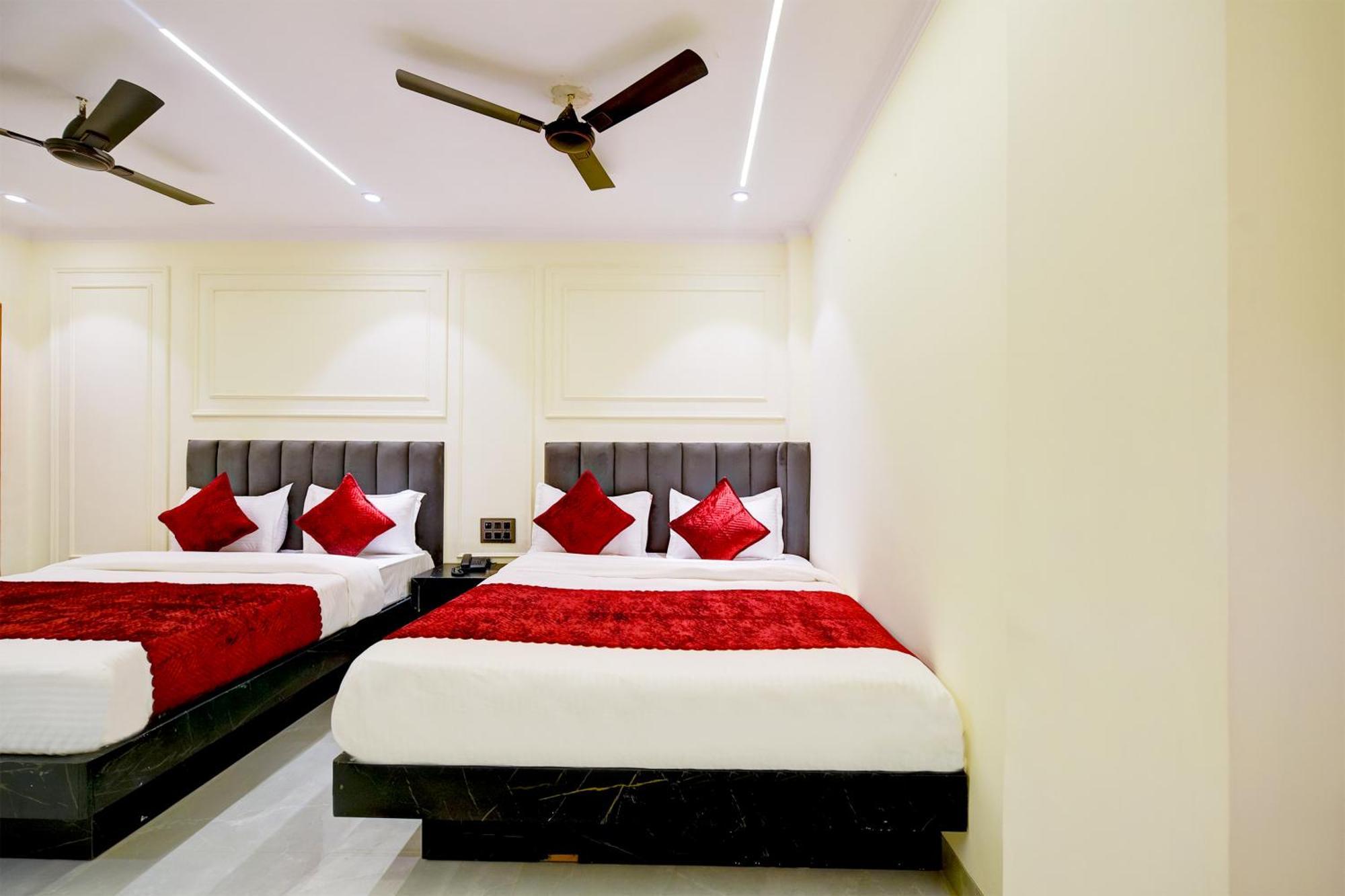 Hotel Surya Plaza Нью-Делі Екстер'єр фото