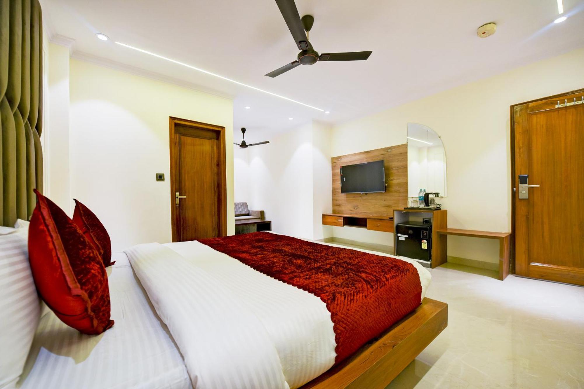Hotel Surya Plaza Нью-Делі Екстер'єр фото