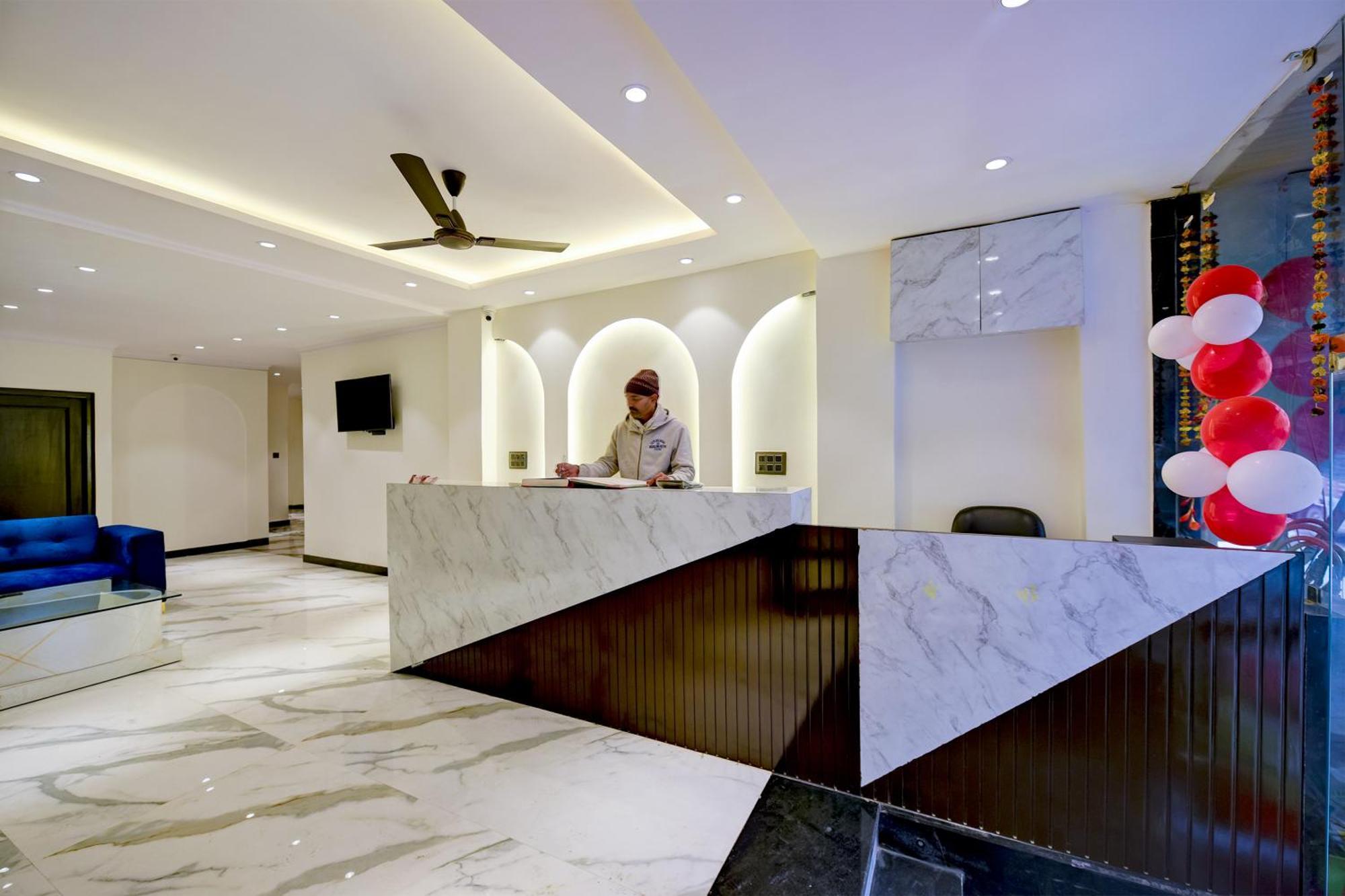 Hotel Surya Plaza Нью-Делі Екстер'єр фото