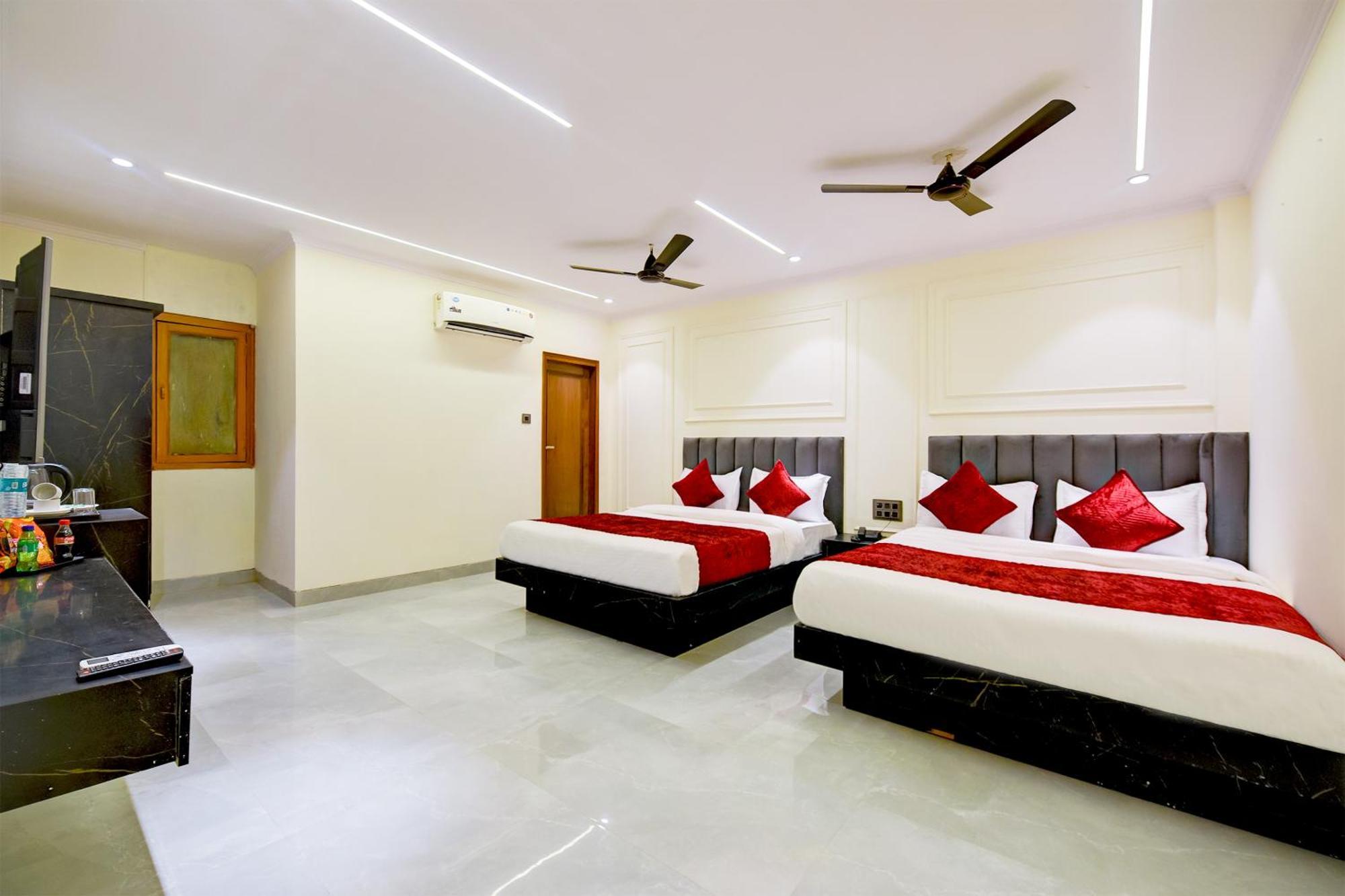 Hotel Surya Plaza Нью-Делі Екстер'єр фото