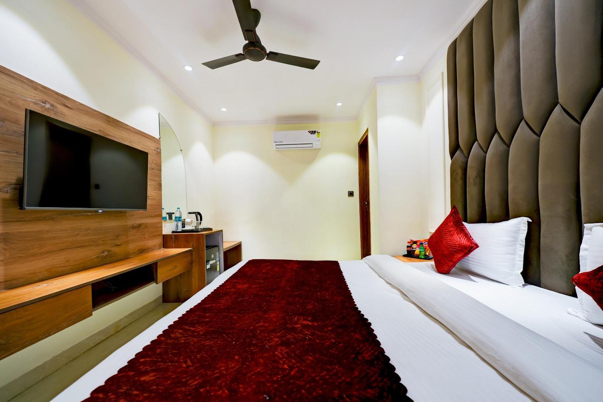 Hotel Surya Plaza Нью-Делі Екстер'єр фото