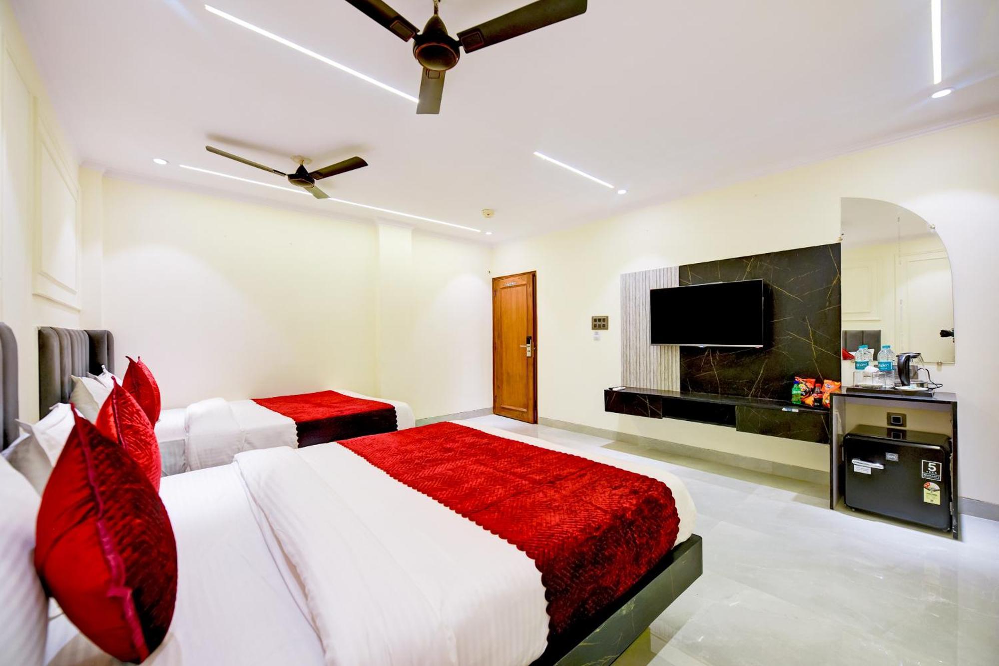 Hotel Surya Plaza Нью-Делі Екстер'єр фото