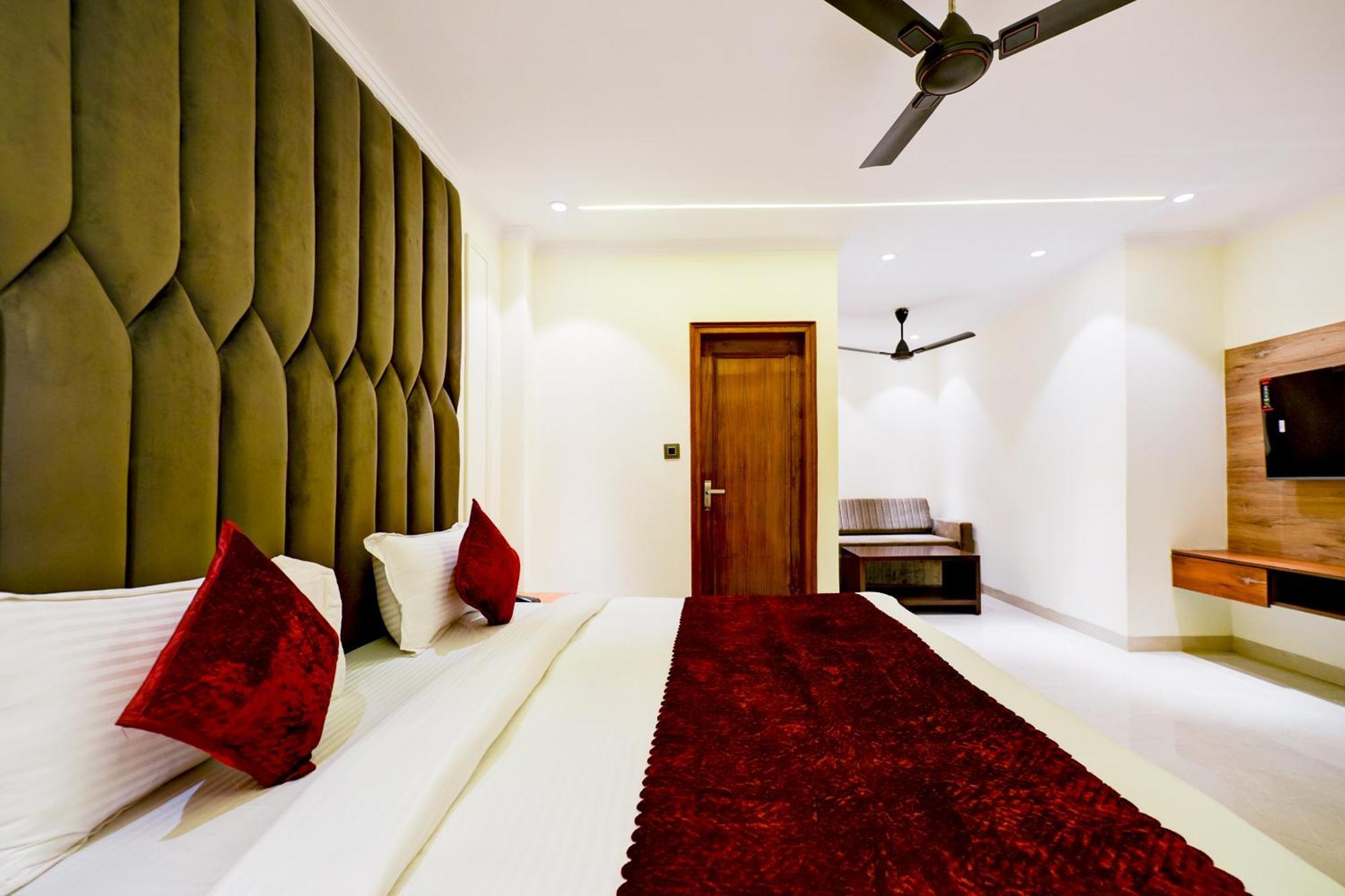 Hotel Surya Plaza Нью-Делі Екстер'єр фото