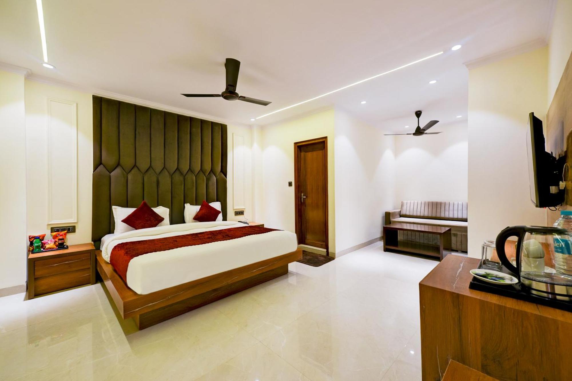 Hotel Surya Plaza Нью-Делі Екстер'єр фото