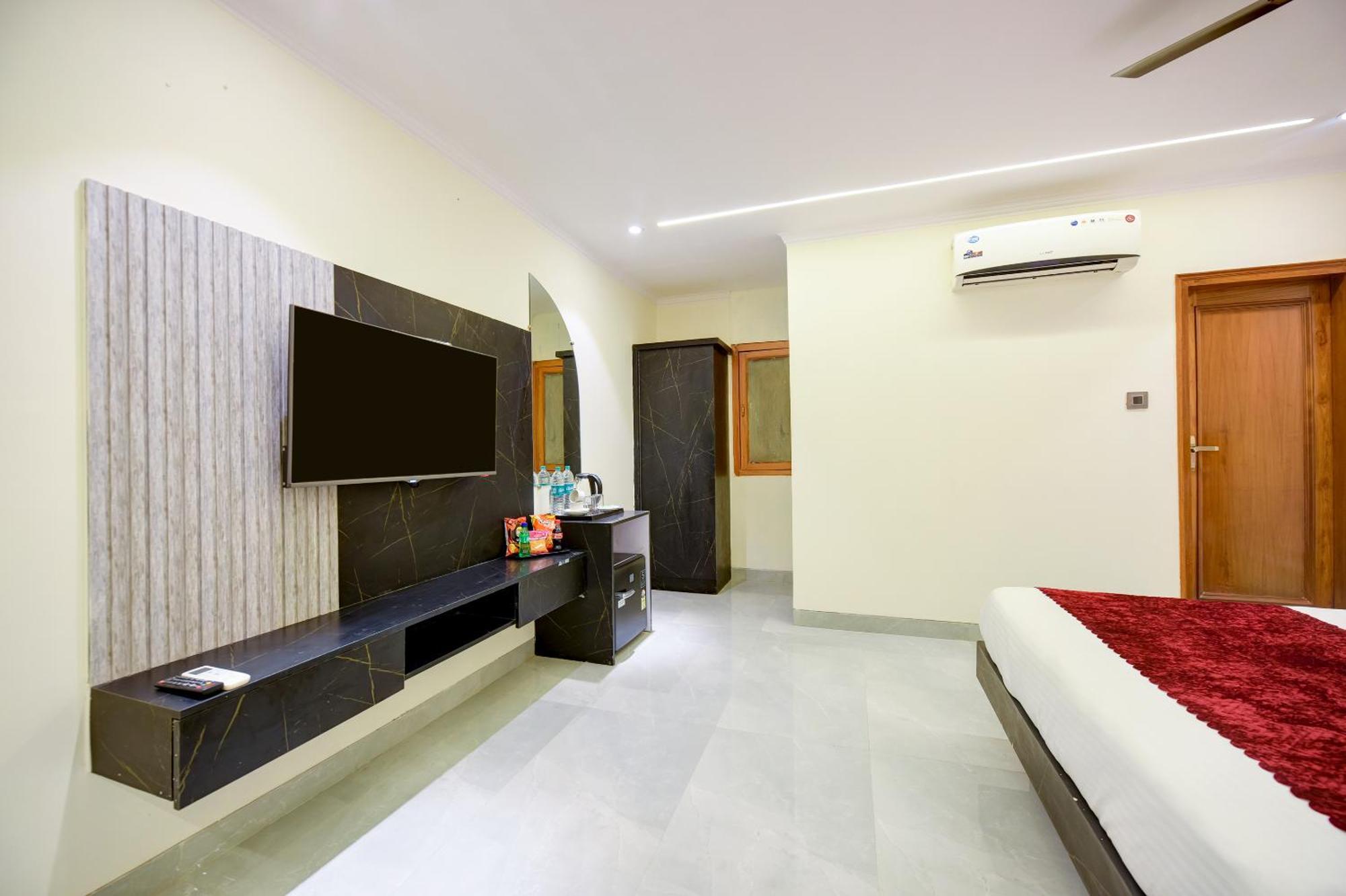 Hotel Surya Plaza Нью-Делі Екстер'єр фото