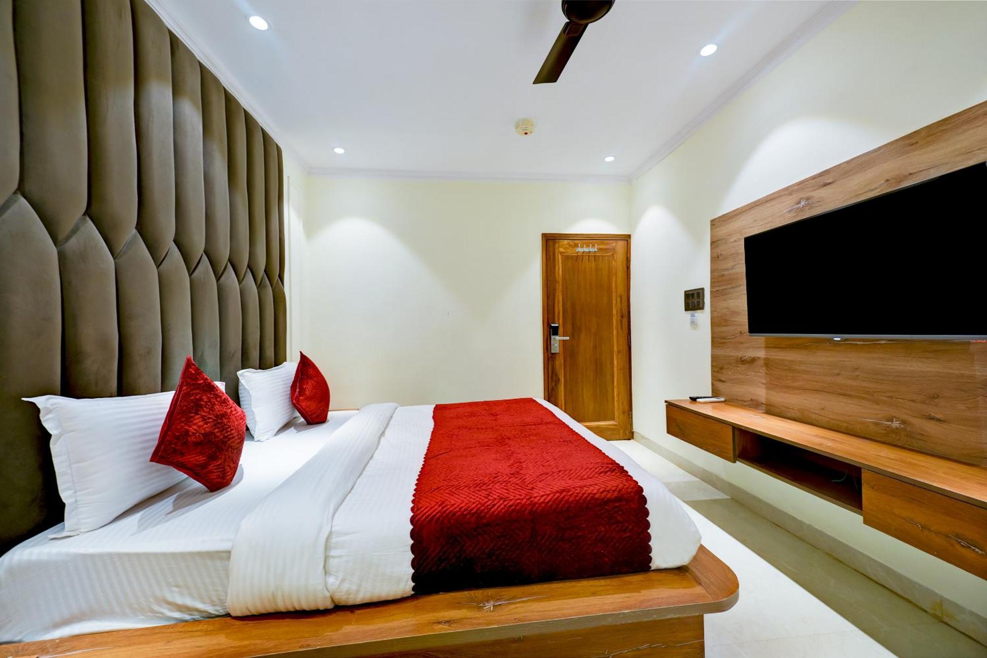 Hotel Surya Plaza Нью-Делі Екстер'єр фото