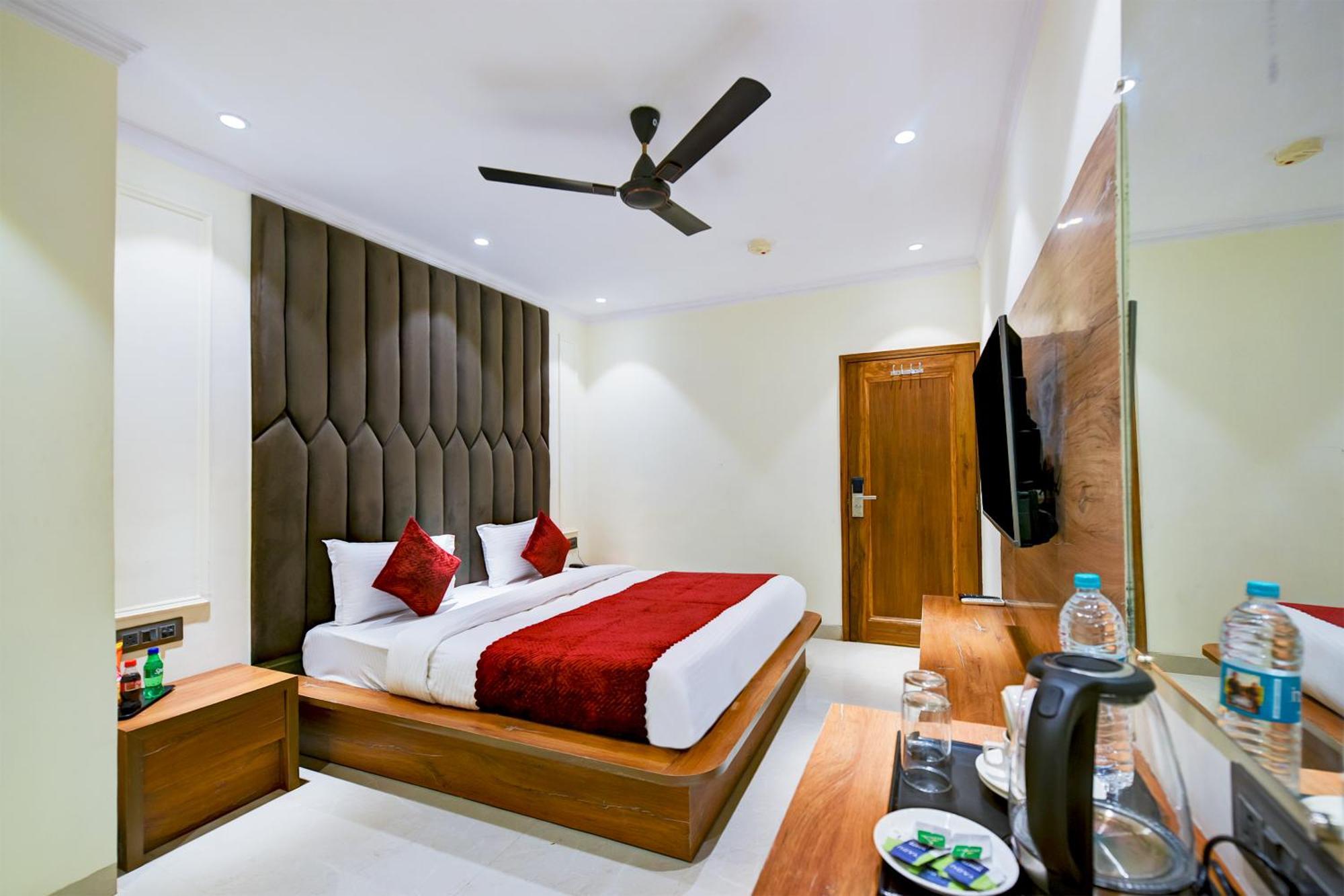 Hotel Surya Plaza Нью-Делі Екстер'єр фото
