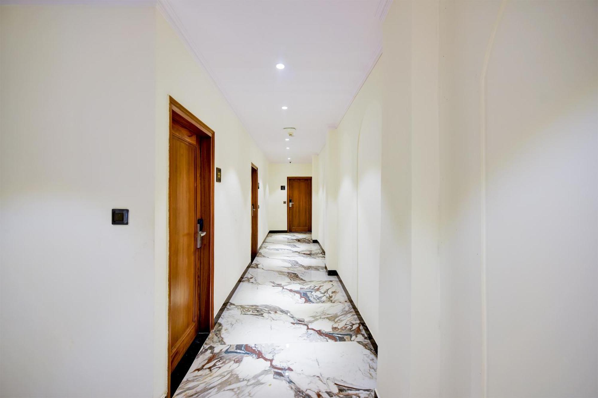 Hotel Surya Plaza Нью-Делі Екстер'єр фото
