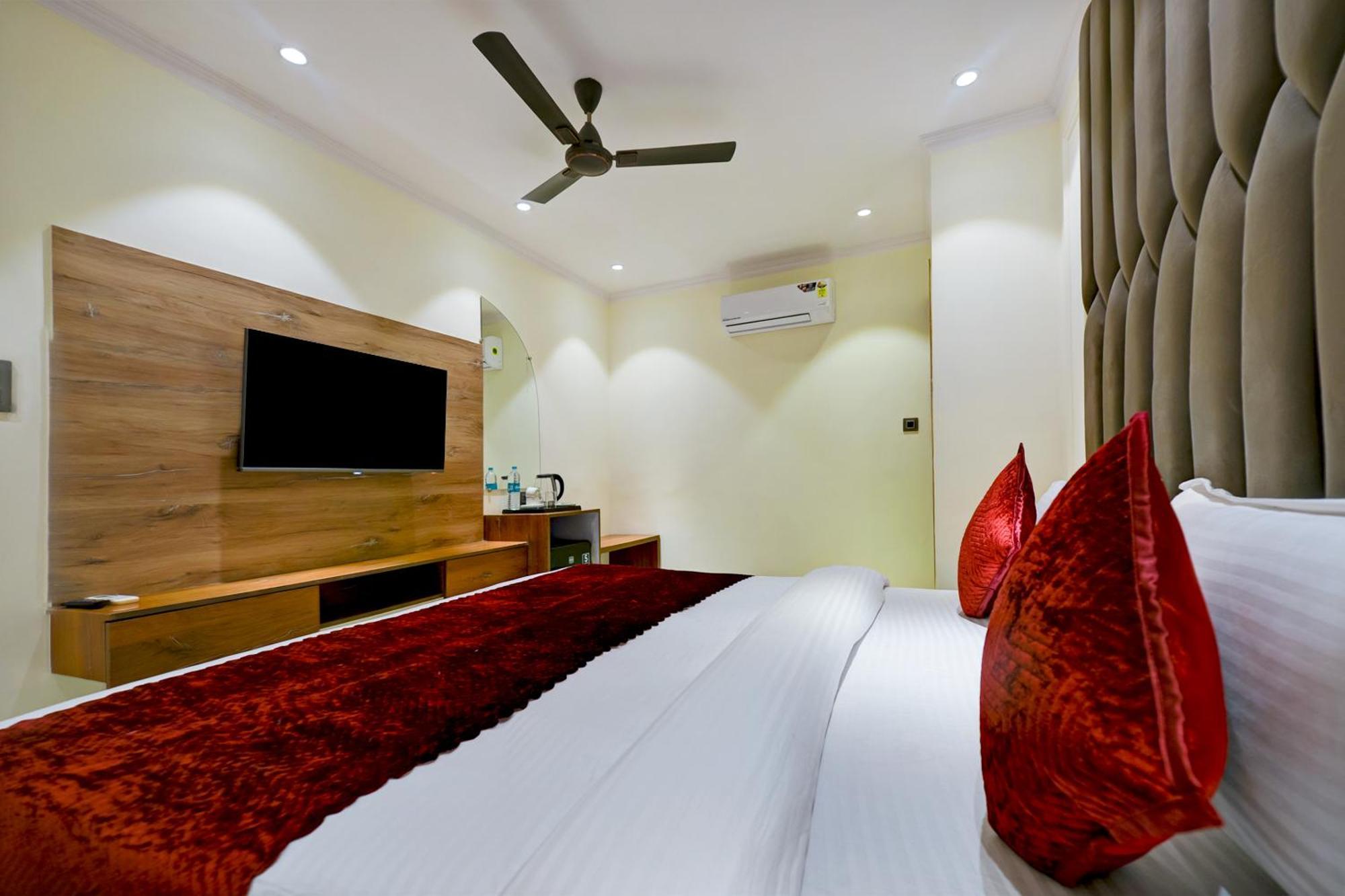 Hotel Surya Plaza Нью-Делі Номер фото